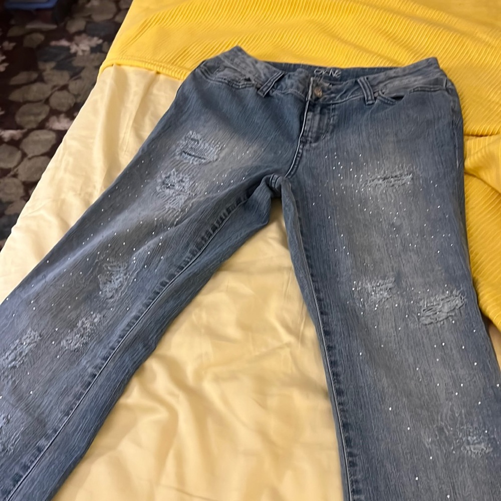 Cache size 2 jeans, distressed with bling